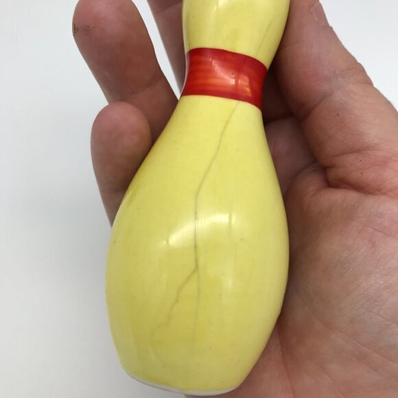 Napco Salt and Pepper Shakers Made in Japan Bowling Ball and Yellow Pin Vintage - Picture 3 of 14